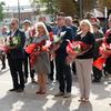 Uroczystość złożenia kwiatów pod tablicą poświęconą pochodzącym z Wołynia pierwszym powojennym osadnikom w Malborku