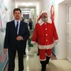 Mikołaj z burmistrzem odwiedzili najmłodszych pacjentów PCZ
