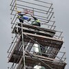 Montaż kapsuły czasu na Ratuszu Staromiejskim