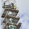 Montaż kapsuły czasu na Ratuszu Staromiejskim