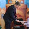 Burmistrz czytał dla przedszkolaków z 