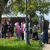 Uczniowie malborskich szkół zazieleniają bulwar im. Macieja Kilarskiego