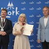 Nagrody Burmistrza dla wyróżnionych dyrektorów i nauczycieli